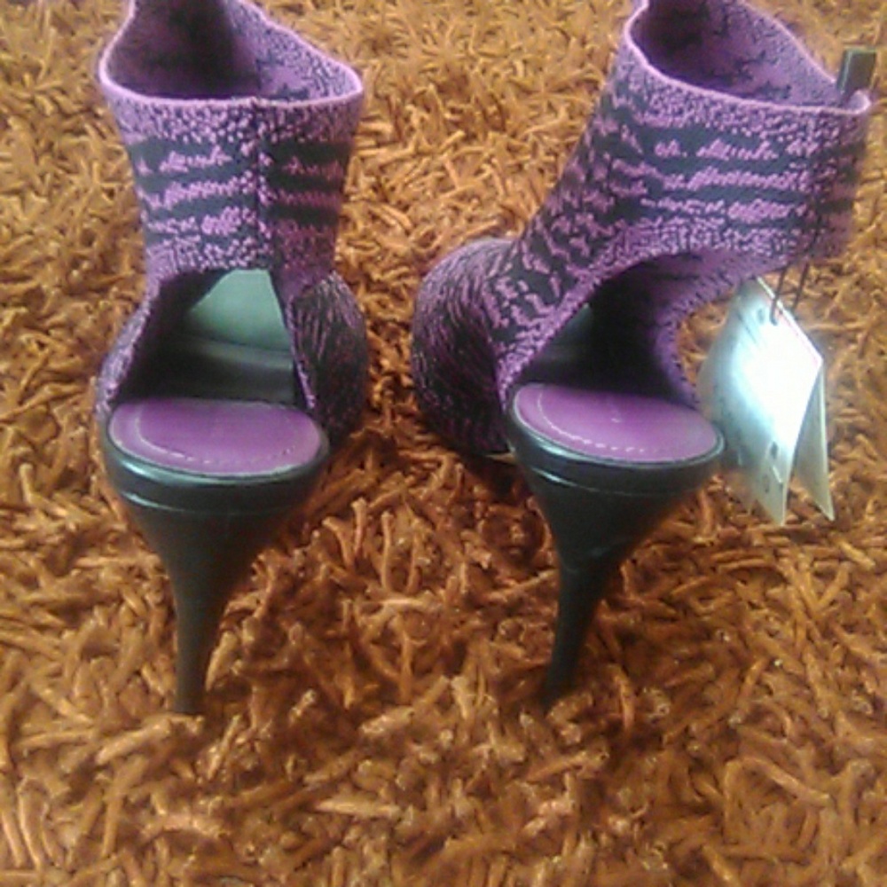 Textile Heels - Picture 2 of 3